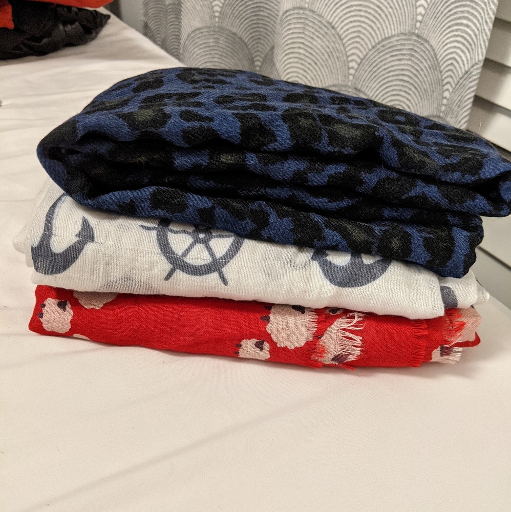 **SOLD** X3 Scarf Bundle! - Picture 12 of 12